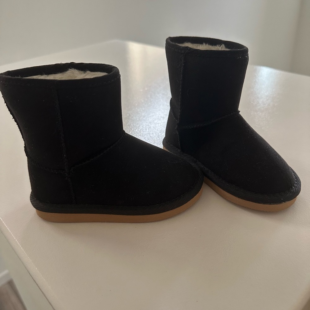 Toddler black boots 🖤